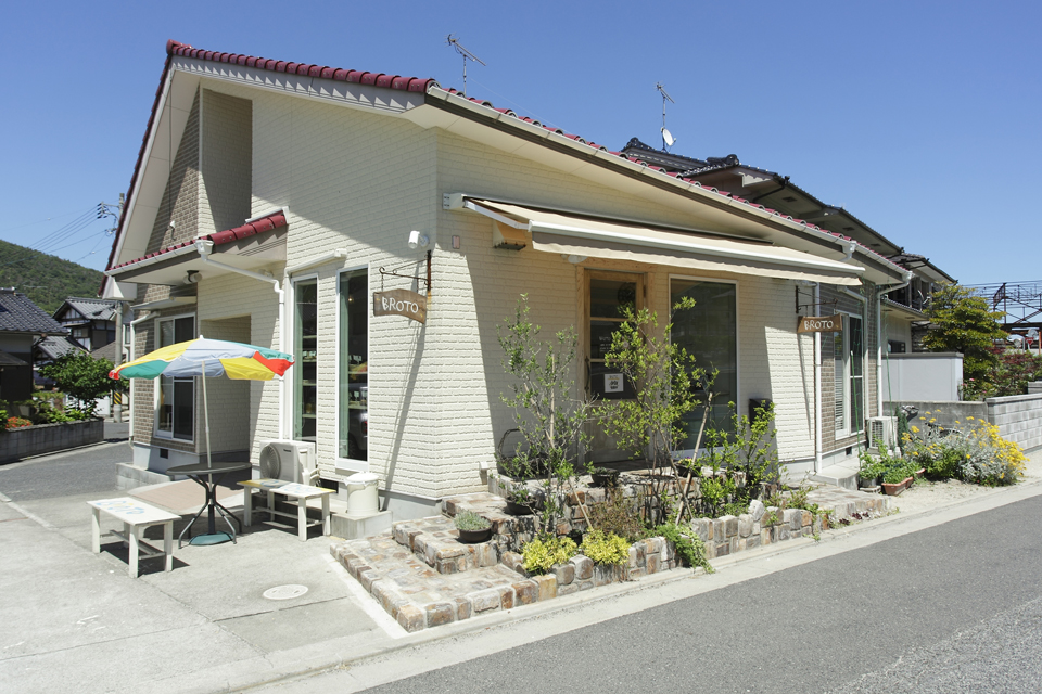 地元のお客様をお迎えする、馴染みのパン屋の完成です。