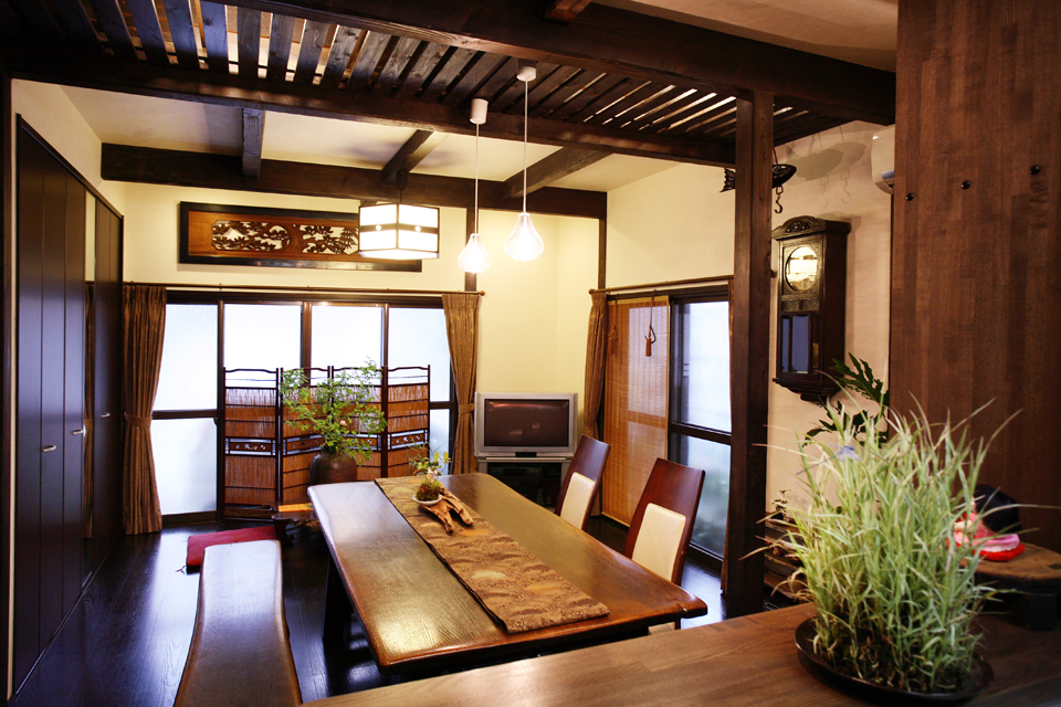 古き良き家の味わいを再現した、ほっとなごめる和の住まい。